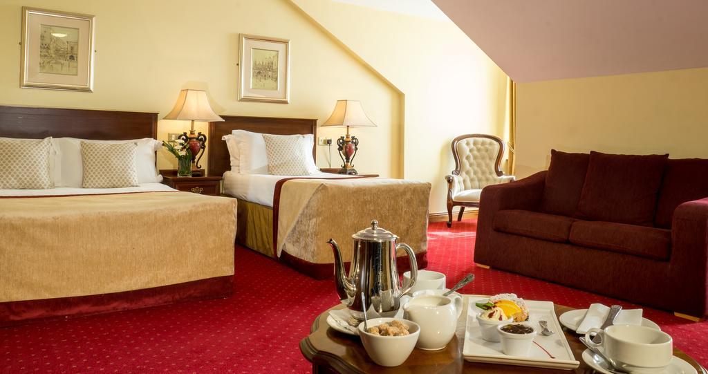 Meadow Court Hotel لوجهيرا الغرفة الصورة
