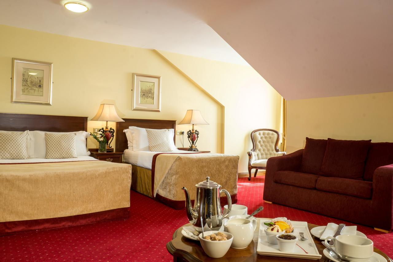 Meadow Court Hotel لوجهيرا المظهر الخارجي الصورة